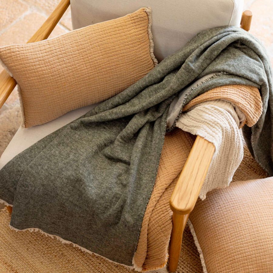 coussin-emilio-caramel-45x45-Coussin-2-ARMONYA