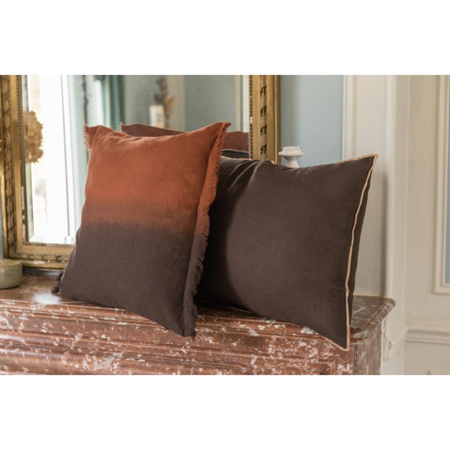Coussin Zeff Shade ébène 45 x 45 cm en lin lavé – vue 3
