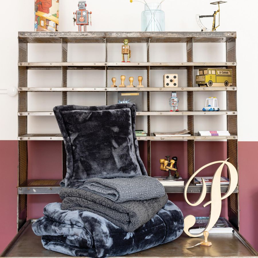 Jeté de lit Tana cendre 240 x 260 cm en coton nid d'abeille – vue 4